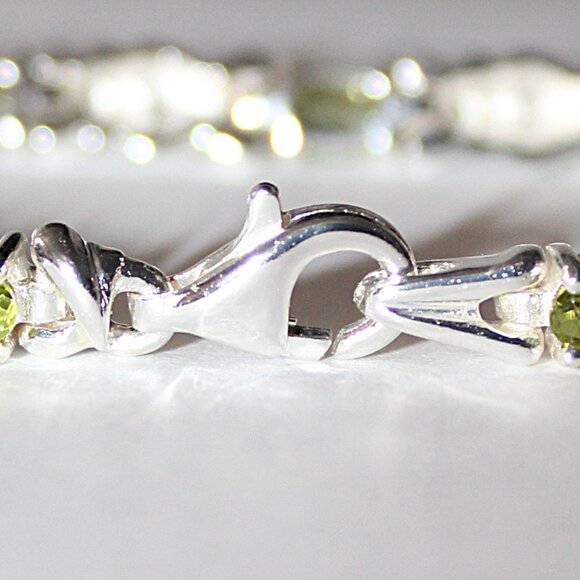 Sterling Silver Peridot Tennis Bracelet 7.5 Inches 16 Grams - Picture 4 of 4